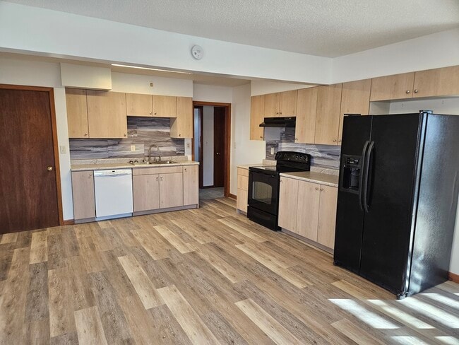 705 N Highland Ave in Sioux Falls, SD - Building Photo - Building Photo