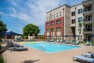 Sola Station in Columbia, SC - Foto de edificio - Building Photo