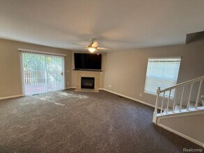 6445 Hatchery Rd in Waterford Township, MI - Building Photo - Building Photo