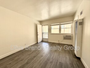 22719 Del Valle St in Los Angeles, CA - Foto de edificio - Building Photo