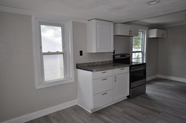 914 23rd St W, Unit B in Bradenton, FL - Foto de edificio - Building Photo