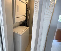 6375 W 27th Way in Hialeah, FL - Building Photo - Building Photo