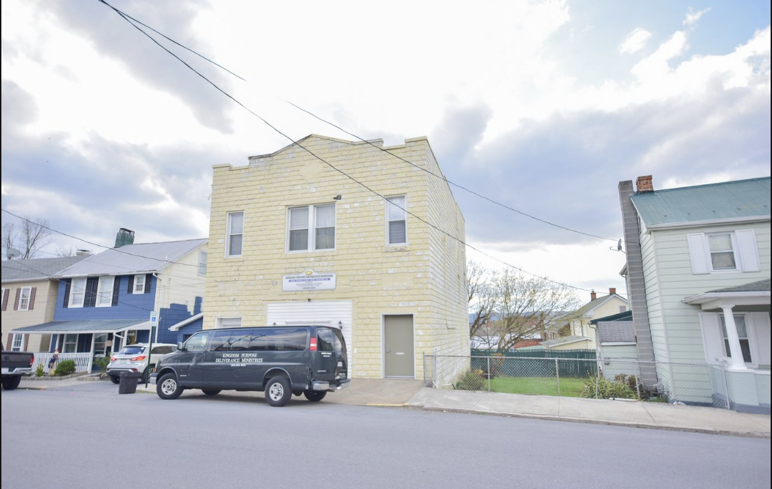 124 N High St in Martinsburg, WV - Building Photo