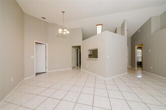 1216 Grassy Meadow Pl in Brandon, FL - Building Photo - Building Photo