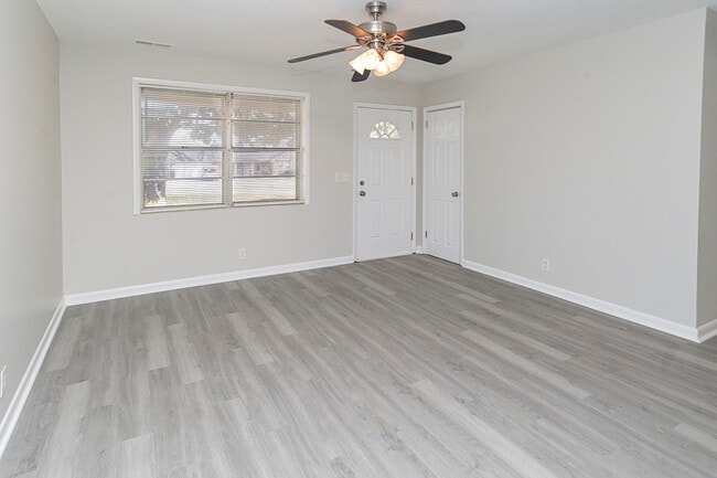 156 Macon Rd in Hazel Green, AL - Foto de edificio - Building Photo