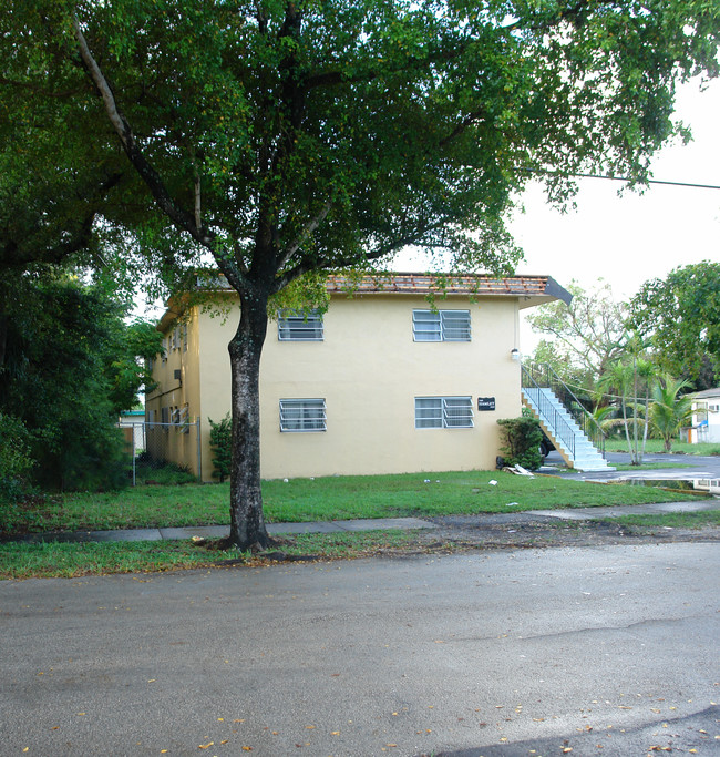 1020 NE 127th St in Miami, FL - Building Photo - Building Photo