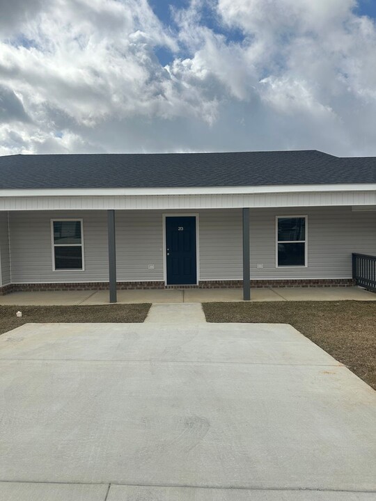213 Charleston Dr in Enterprise, AL - Building Photo