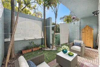 517 NE 38th St in Miami, FL - Foto de edificio - Building Photo