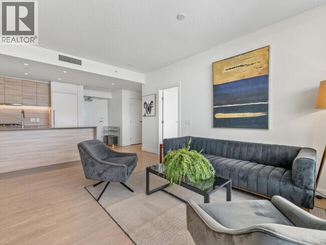 908 Quayside Dr in New Westminster, BC - Building Photo - Building Photo