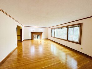 5 Crest Dr W in Dover, MA - Building Photo - Building Photo