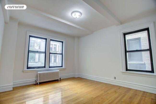 315 W 102nd St in New York, NY - Building Photo - Building Photo