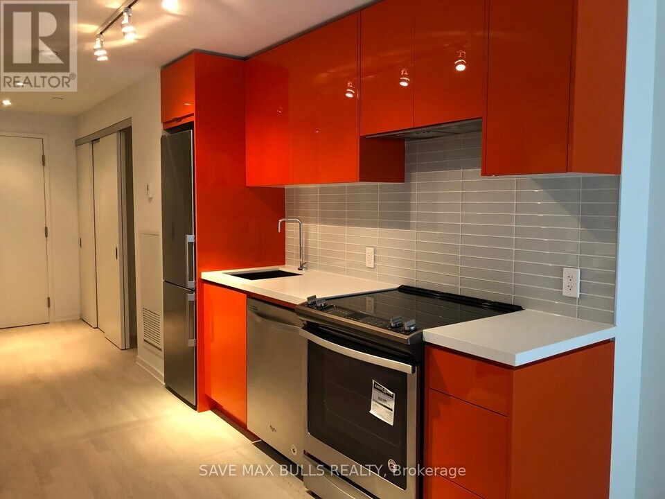 60 Colborne St in Toronto, ON - Building Photo