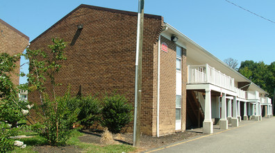 Meadow Creek Apartments in Richmond, VA - Building Photo - Building Photo