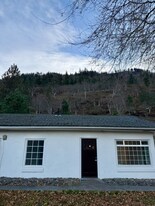 5810 US 30 in The Dalles, OR - Building Photo