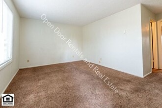 926 East Ave in Kendallville, IN - Building Photo - Building Photo