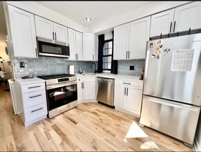 258 Devoe St, Unit 1F in Brooklyn, NY - Building Photo - Building Photo
