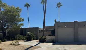 837 N Calle De Pinos in Palm Springs, CA - Building Photo