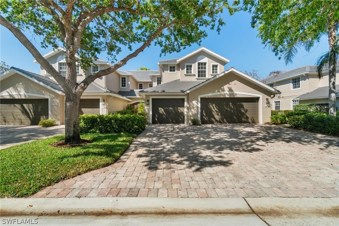 7128 Timberland Cir in Naples, FL - Building Photo