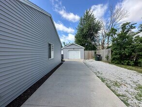 2418 Wisconsin St SW in Cedar Rapids, IA - Building Photo - Building Photo