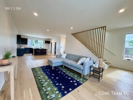 1015 Pacific St in Kansas City, MO - Building Photo