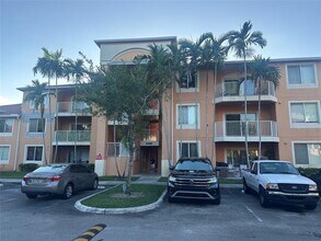 6928 SW 39th St in Davie, FL - Building Photo - Building Photo