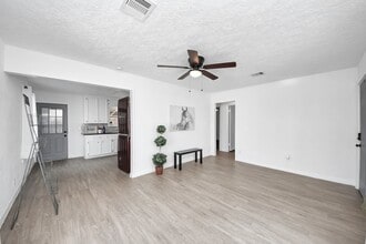 2210 Detering St in Houston, TX - Foto de edificio - Building Photo