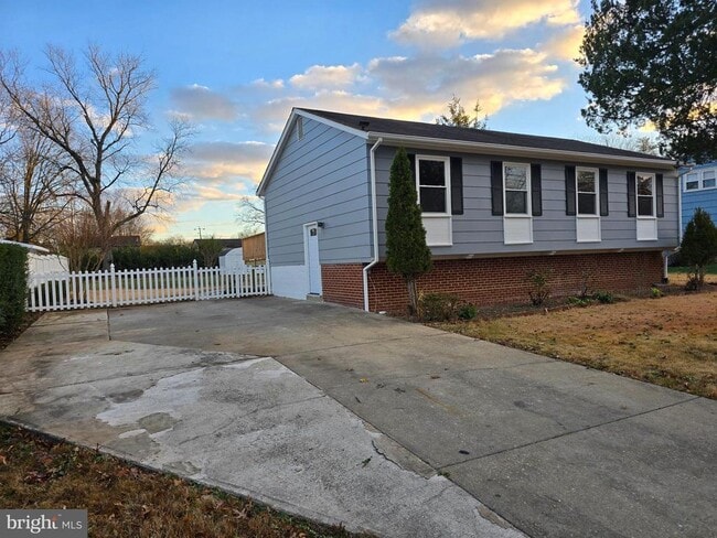 4813 Lawrence St in Alexandria, VA - Building Photo - Building Photo