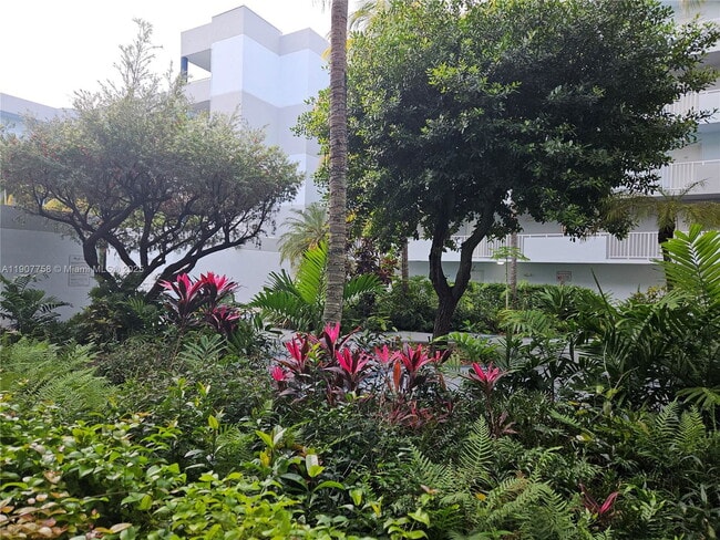 8261 NW 8th St in Miami, FL - Building Photo - Building Photo