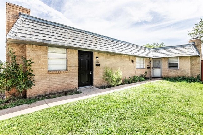 property at 918 Delmar Cir