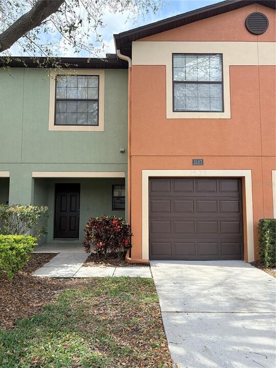 1527 Water Terrace Ln in Brandon, FL - Building Photo