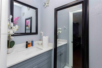 873 NW 135th Ave in Pembroke Pines, FL - Building Photo - Building Photo