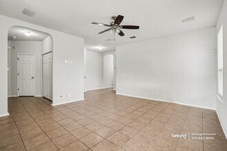 175 Katherine Way in San Antonio, TX - Foto de edificio - Building Photo