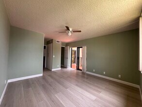 3871 Victoria Dr in West Palm Beach, FL - Building Photo - Building Photo