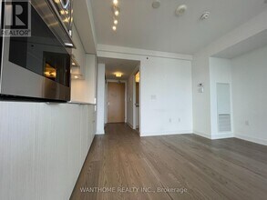 11 Wellesley St W in Toronto, ON - Building Photo - Building Photo