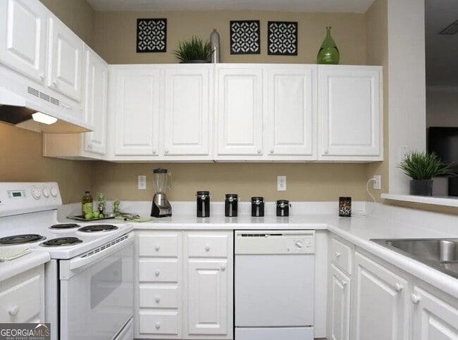 1600 Blairs Bridge Rd in Lithia Springs, GA - Foto de edificio - Building Photo