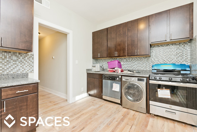 641 W Oakdale Ave, Unit 2 in Chicago, IL - Building Photo - Building Photo