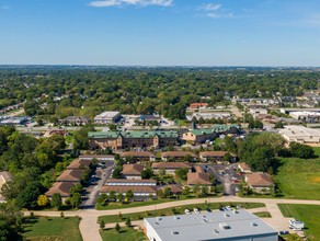 Ashford Apartments in Davenport, IA - Building Photo - Building Photo