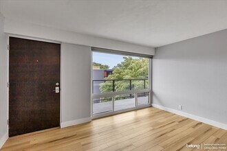 752 Bellevue Ave E, Unit 310 in Seattle, WA - Foto de edificio - Building Photo