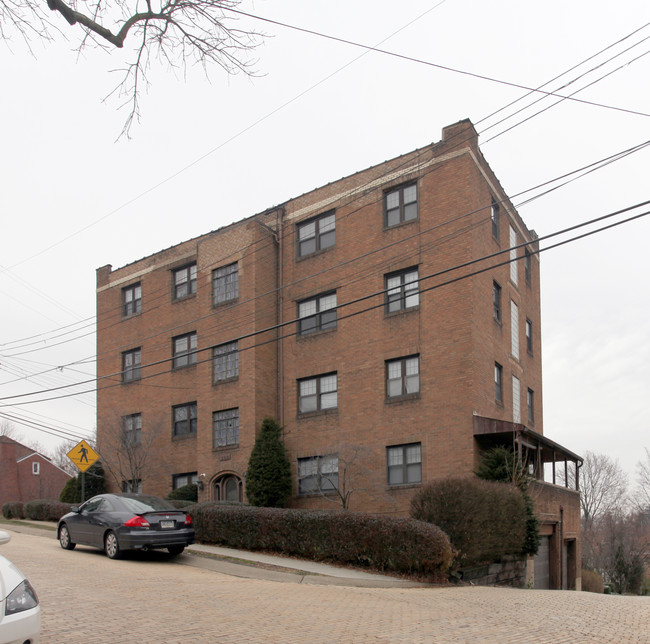 226 Mccully St in Pittsburgh, PA - Foto de edificio - Building Photo