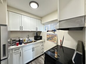 1400 Chicago Ave, Unit 804 in Evanston, IL - Building Photo - Building Photo