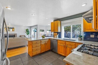 5652 SW Bluestem Pl in Corvallis, OR - Foto de edificio - Building Photo