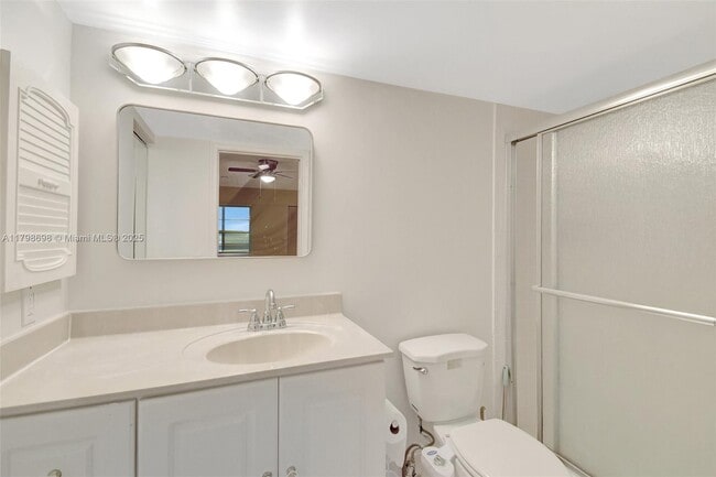 5460 W 21st Ct, Unit 206 in Hialeah, FL - Building Photo - Building Photo