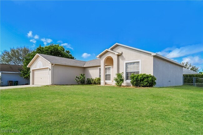 2908 SW 16th Pl in Cape Coral, FL - Building Photo - Building Photo