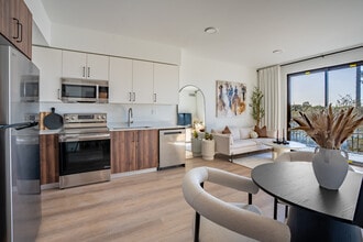 Aventura Quattro in Miami, FL - Foto de edificio - Interior Photo