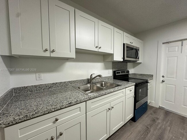 112 NW 2nd Ave in Hallandale Beach, FL - Building Photo - Building Photo