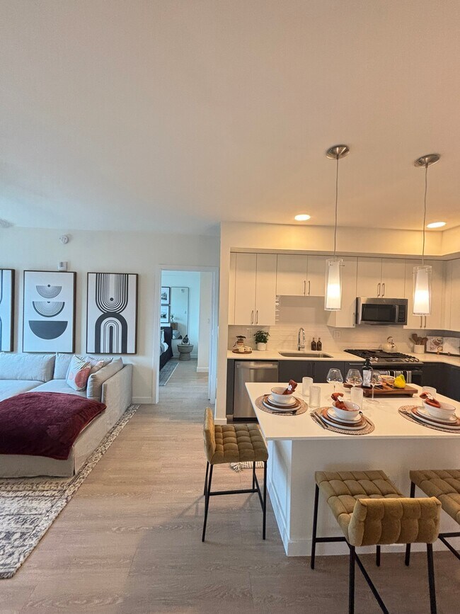 2385 NE 194th St, Unit D7 in Miami, FL - Building Photo - Building Photo