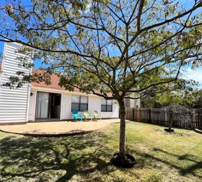 11405 Morning Glory Trail in Austin, TX - Foto de edificio - Building Photo