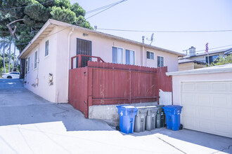 2109 Rockefeller Ln in Redondo Beach, CA - Building Photo - Building Photo