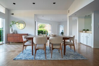 8811 Rising Glen Pl in Los Angeles, CA - Foto de edificio - Building Photo