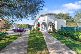 Meri Palm Bay in Palm Bay, FL - Foto de edificio - Building Photo